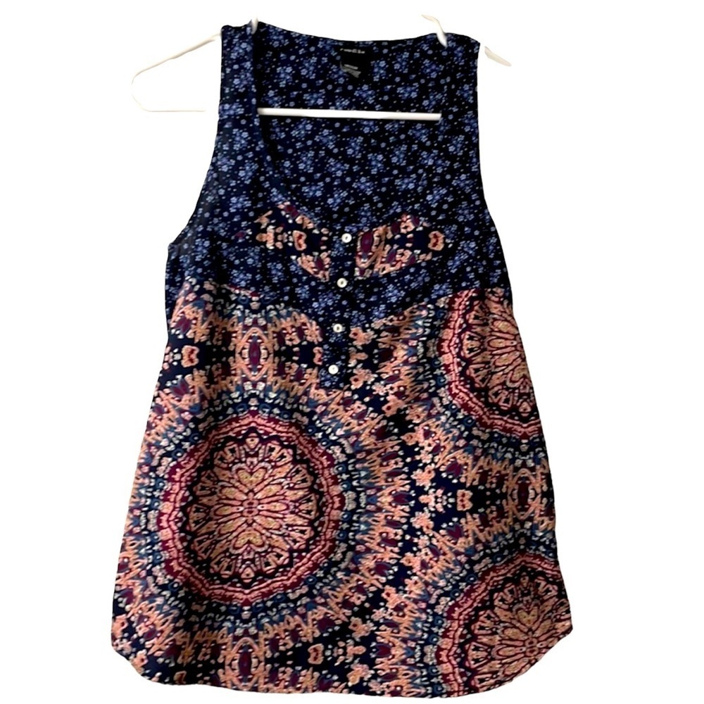 Rue 21 Paisley Tank Top with Scoop Neck. Size Medium